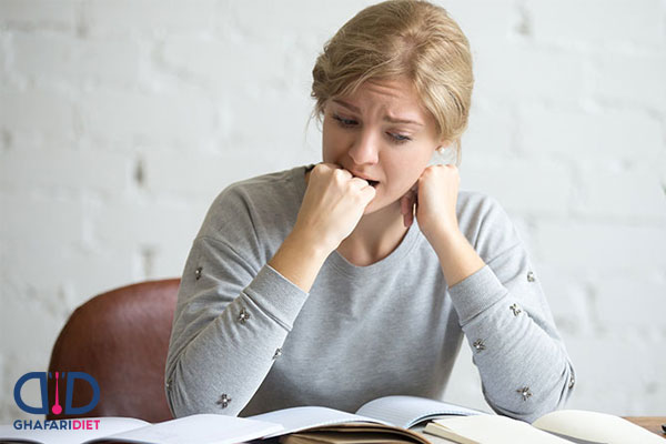 تأثیر استرس و اضطراب بر سلامت دهان و دندان: راهکارهای عملی برای مقابله.