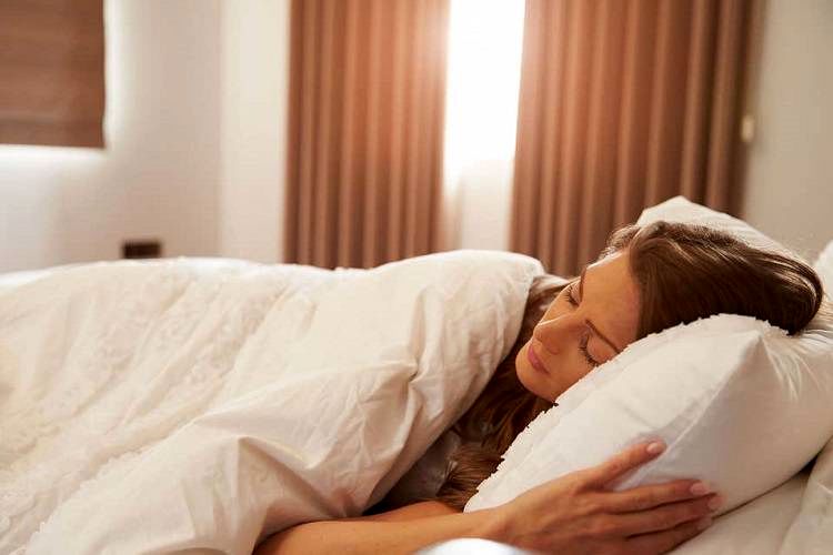 فواید ناشناخته‌ی خواب نیمروزی کوتاه برای کاهش استرس