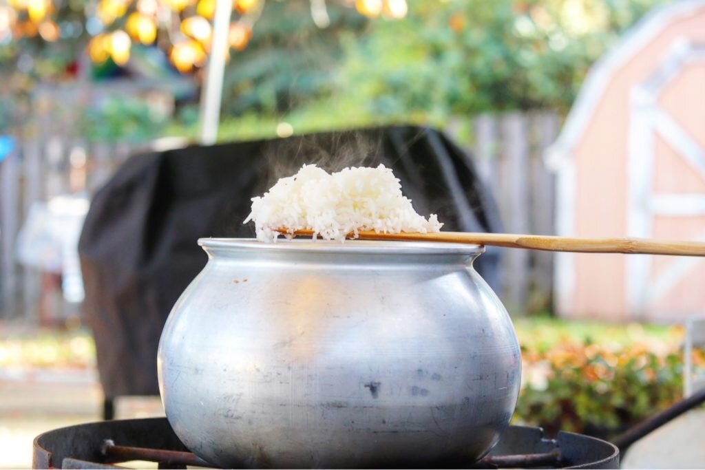 راهنمای کامل دم کردن برنج برای ری بیشتر: ترفندها و نکات حرفه‌ای