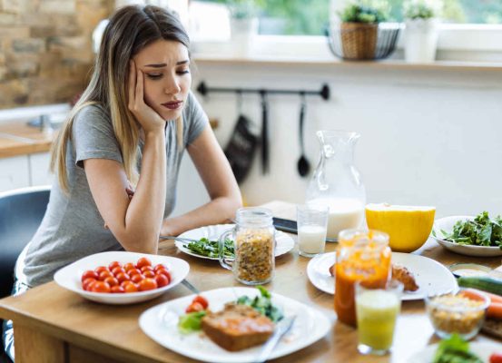 تأثیر تغذیه بر استرس: چه بخوریم تا آرام شویم؟