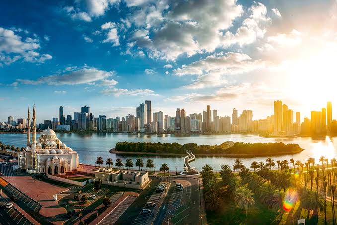 خرید ملک در شارجه یا دبی؟ راهنمای کامل سرمایهگذاری در املاک شارجه